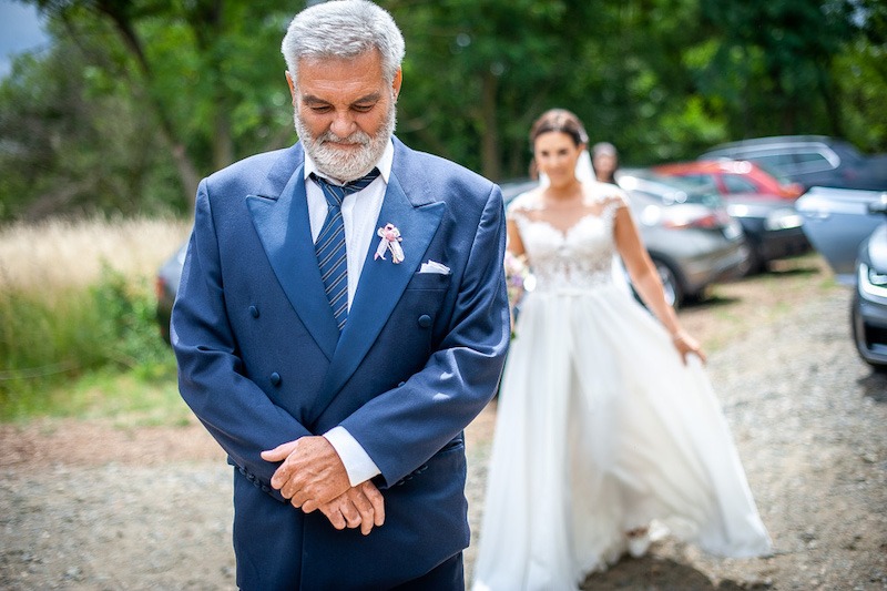 Stodola v meruňkovém sadu: Svatba Šárky a Jirky