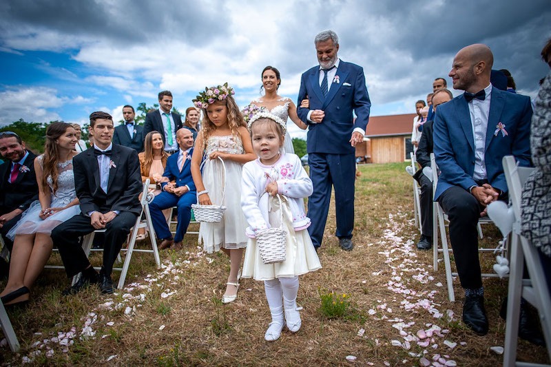 Stodola v meruňkovém sadu: Svatba Šárky a Jirky