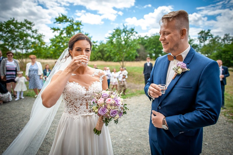 Stodola v meruňkovém sadu: Svatba Šárky a Jirky