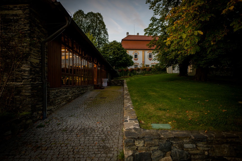 Krásná svatba na zámečku Ostrov – Dan a Kristýna